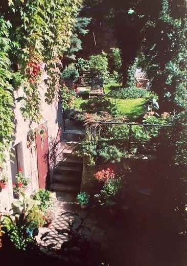 Gepflegtes Stadthaus mit Garten und Terrasse- Ohne Maklerprovision – die Treppe zum Garten