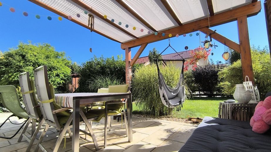Terrasse mit Pergola