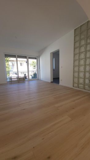 Essen mit Blick Richtung Küche