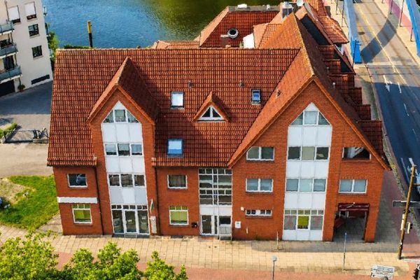 Renditestarkes Wohn- und Geschäftshaus mit 6 x Wohnung, 3 x Gewerbe und Tiefgarage am top-Standort nahe der Lesum