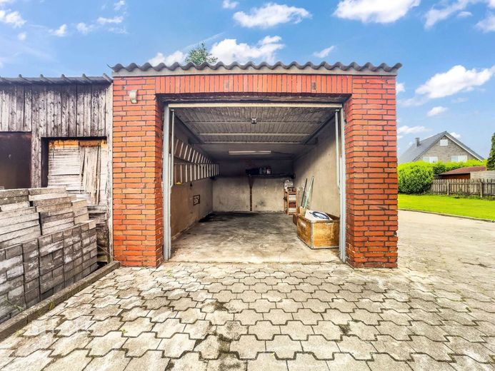 Riesiges Grundstück &amp; viel Potenzial - Zweifamilienhaus mit Ausbaureserve in Reckenfeld – Garage