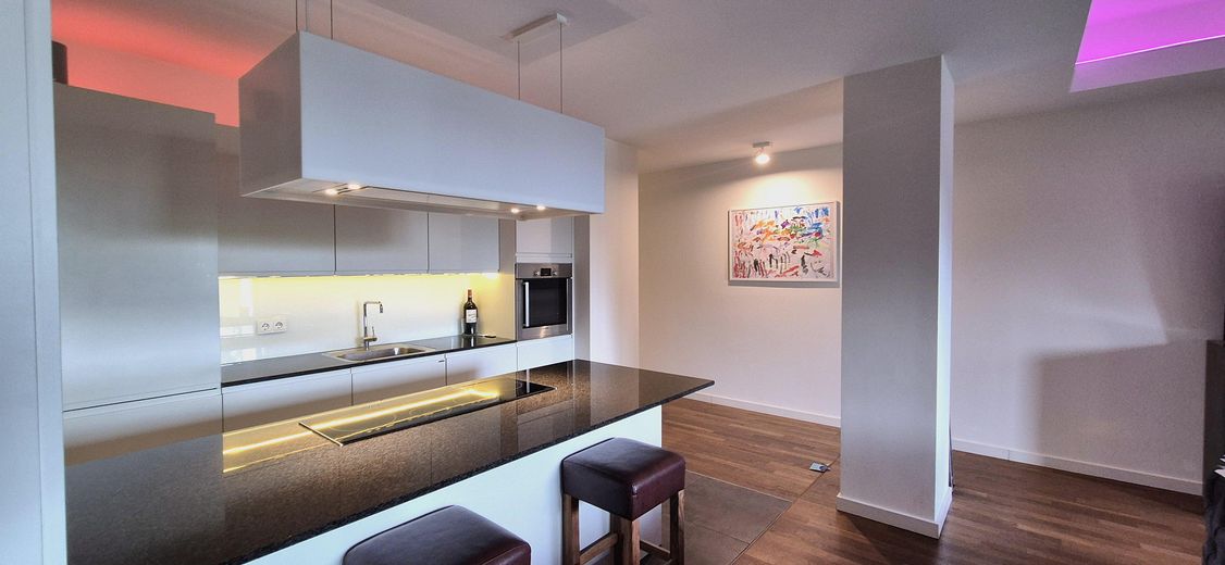 Un cadre de vie exclusif au bord de la Spree – Appartement meublé de 2 pièces (97m2) sur la presqu’île de Stralau – Küche/Kitchen_1