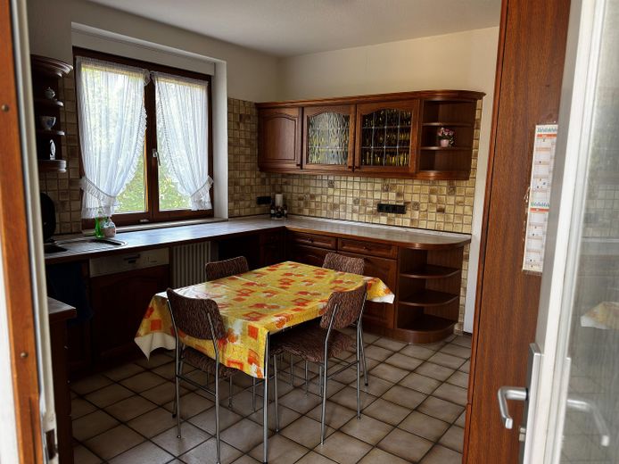Ek yapılaşma imkânına sahip geniş arsada villa tarzı müstakil ev – Küche