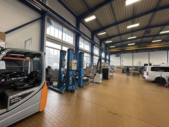 Parchim - 1.300m² Produktions- und Lagerhalle (teilbar ab 200m²) sowie 16.000m² Freifläche verfügbar – Foto 2