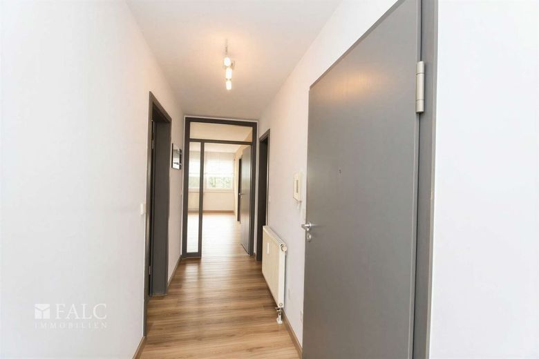 Exklusives Penthouse im Zentrum Göppingen – Flur - (KI generiert)