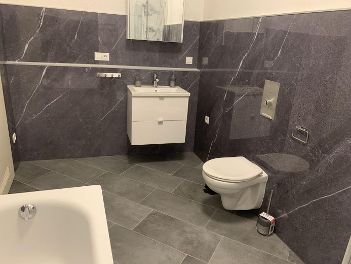 # Idealne dla waszego WG: Przestronne mieszkanie o powierzchni 130 m² z nową łazienką i dużą kuchnią z jadalnią w najlepszej lokalizacji – Photo 4