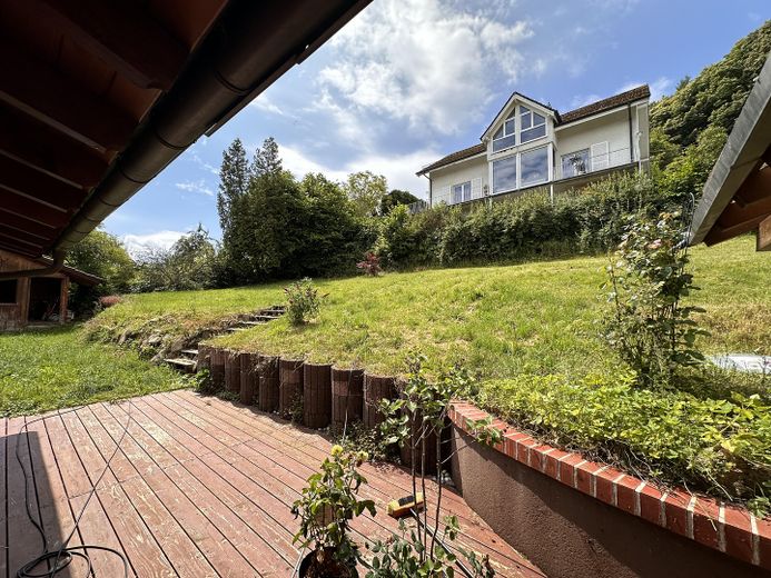 Garten von der Terrasse aus