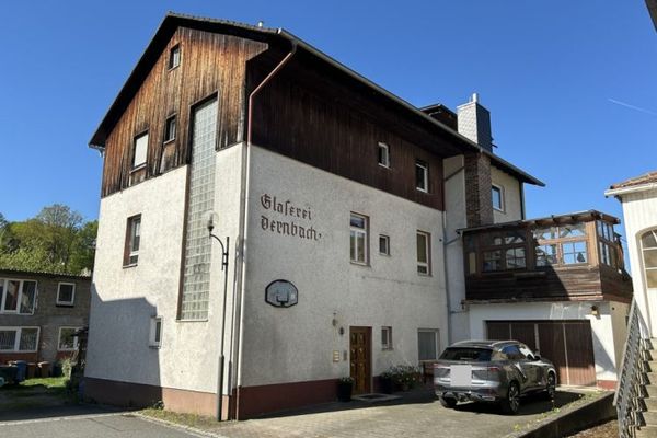 Obergeschosswohnung mit großzügigen Nebenflächen im Erdgeschoss
