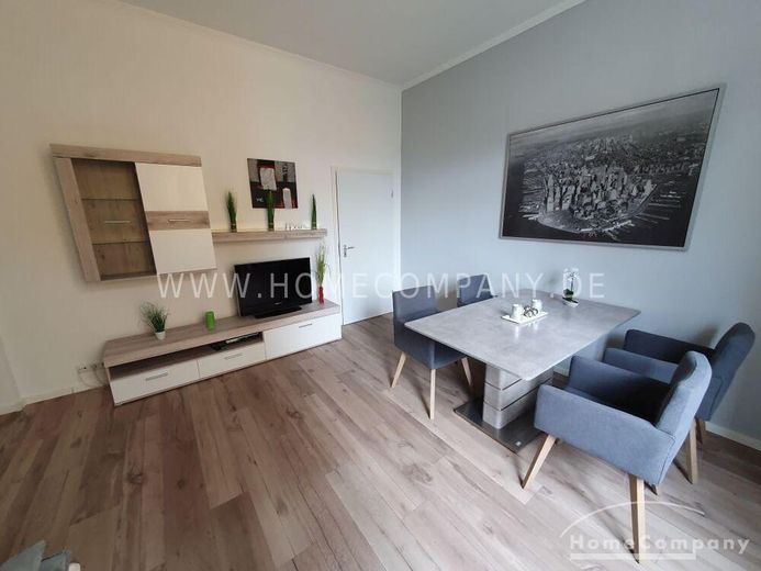 Sehr schöne 3 Zi.-Whg., möbliert. Mit gr. Dachterrasse zur Gemeinschaftsnutzung. – 2d1ab1bb5f25c1d712986d672aebe9f0f4cbe6a7.jpg
