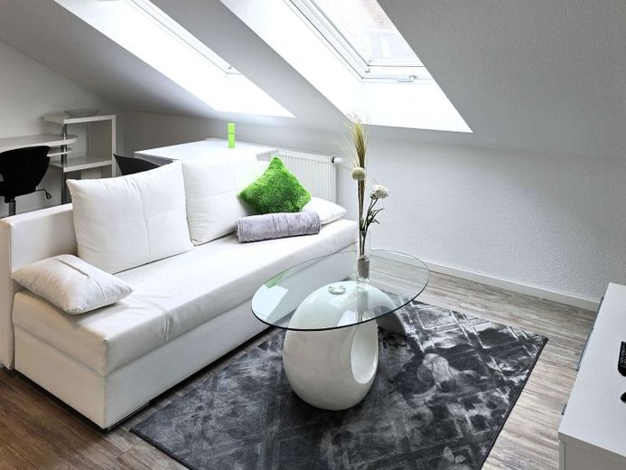 2-Zimmer-Apartment, Balkon, möbliert & ausgestattet, zentral in Raunheim – Foto 1