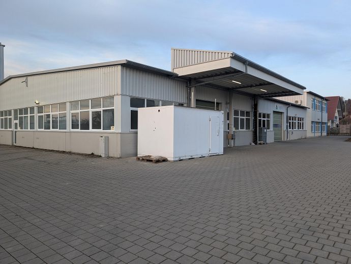 Afzonderlijk of gecombineerd: kantoor-, opslag- en productieruimten (550/440/105 qm)! – Südwestseite
