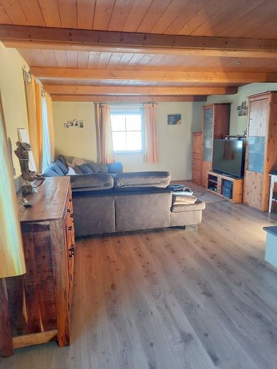 gr. Einfamilienhaus mit 4 Garagen – Foto 4