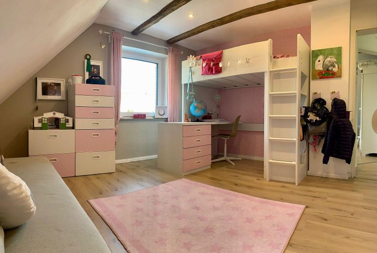 Charmantes Einfamilienhaus in Berenbostel mit Wintergarten – Kinderzimmer