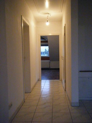 2-Zimmer-DG-Wohnung mit Balkon in Einhausen direkt am Feldrand mit Waldblick – Flur (Blick aus Schlafzimmer)