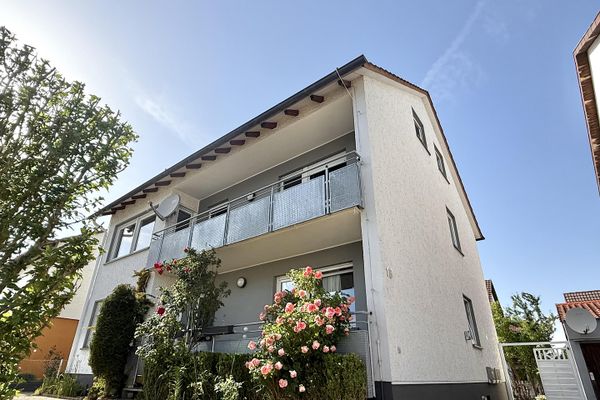 Pompa di calore 2026! Sogno multigenerazionale o investimento: bifamiliare libera a Bondorf con spazio abitativo nel sottotetto