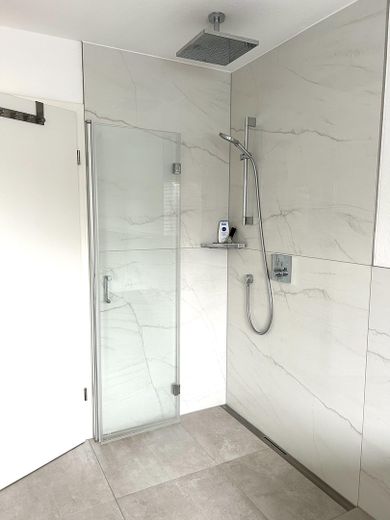 Dusche im Hauptbad