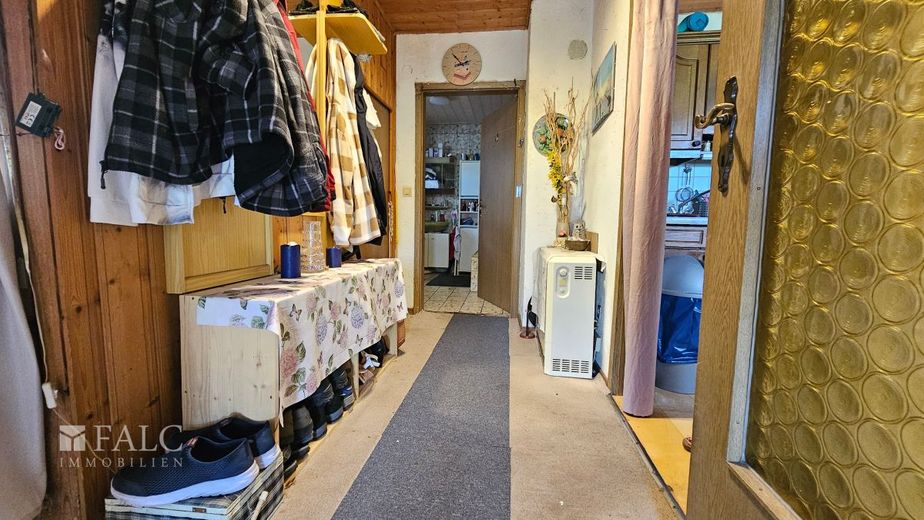 Charmantes Einfamilienhaus mit großzügigem Grundstück – Flur