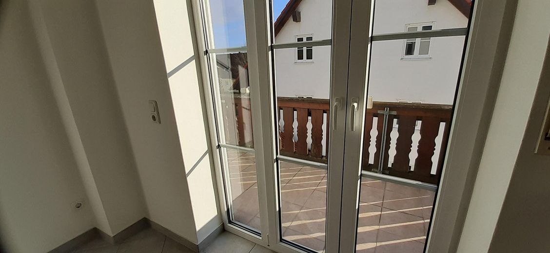 Von privat: Helle 3 Zi. DG-Wohnung bei Olching, Balkon, TG, fußläufig S3 – Foto 5