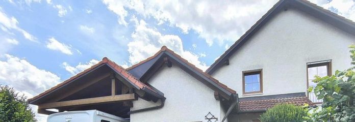 --आरक्षित-- धूपदार बगीचे वाली आधुनिकीकृत अर्ध-पृथक मकान की इकाई