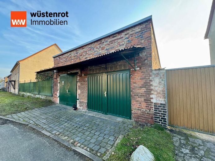 Circa 23.000EUR Einnahmen durch PV-Anlage! MFH mit 5 Einheiten, Garagen und Scheune bei Jüterbog. – Garagen