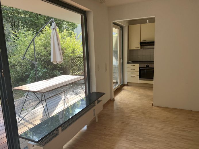 Maxvorstadt: Ruhige 1-Zimmer-Gartenwohnung in Toplage – nur 3 Min. zur U-Bahn! – Blick in die Küche
