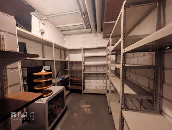 SICHTBARKEIT OHNE LIMIT! Über 100 m² Potenzial in Bestlage! Nebenwirkungen: massives Kundenaufkommen – Ladenlokal (14)