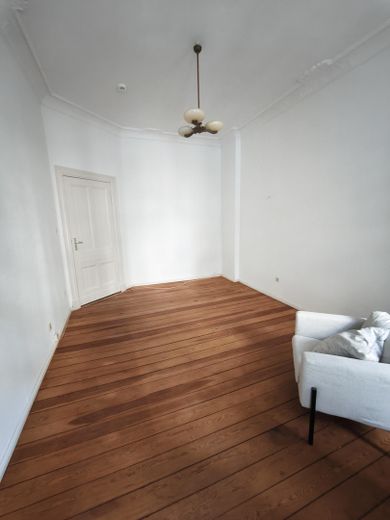 Zonder courtage in Neukölln: 3-kamerappartement aan het Tempelhofer Feld en vlak bij de Schillerkiez – Foto 2