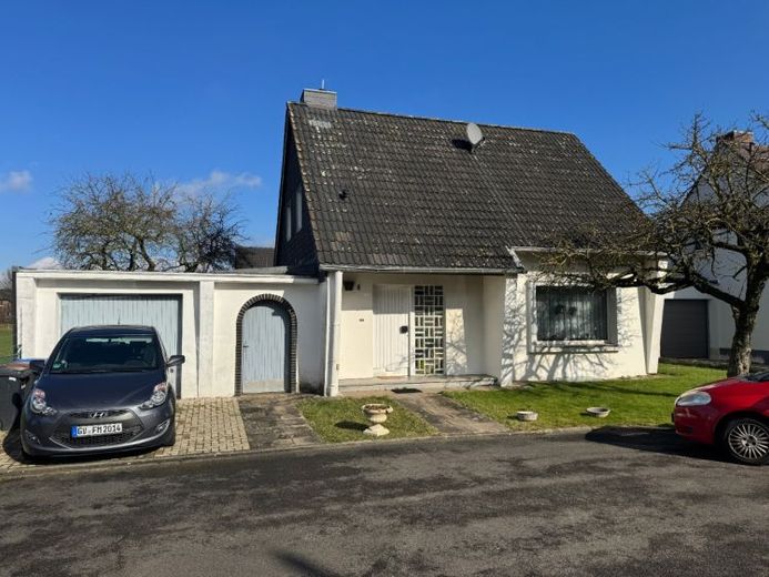 ruhig gelegenes, freistehendes Einfamilienhaus mit schönem Grundstück – Foto 1