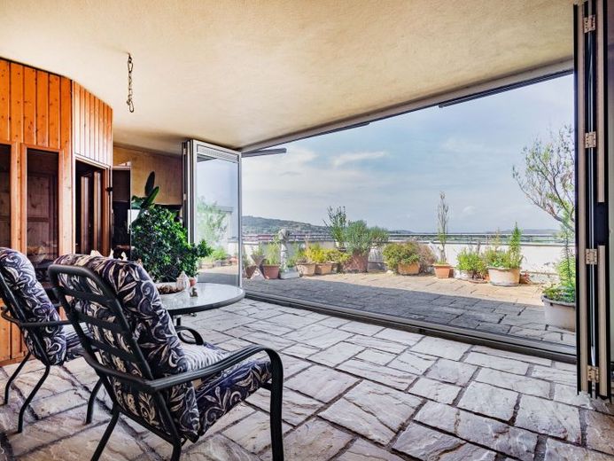 Exklusives Penthouse mit großzügigen Dachterrassen, Sauna und Panoramablick über den Kaiserstuhl – Foto 1