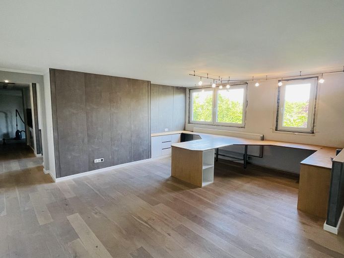 Freshly renovated! 885m² Elegant & Attractive commission-free commercial space in Winsen (Luhe) – Bürobereich OG für Verwaltung