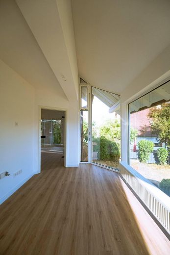 Modernisiertes Zweifamilienhaus mit Einliegerwohnung, neuer Gasheizung & PV Anlage – Foto 6