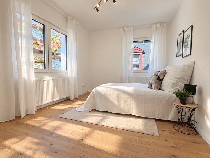 Einmalige Chance: Wohnen zwischen Burg und Stadtpark im Einfamilienhaus mit fünf Zimmern und Garten – Schlafzimmer 2