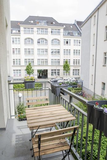 Provisionsfreie, bezugsfreie und gemütliche 2-Zimmer-Wohnung im Herzen von Berlin-Mitte – Balkon 