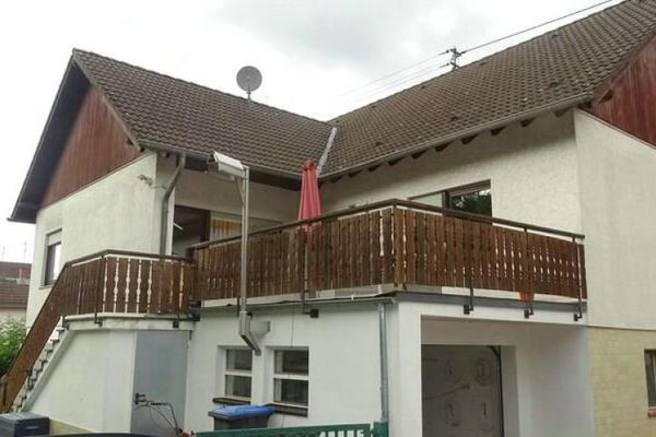 Großes Einfamilienhaus in ruhiger, gepflegter Wohnlage, mit schönem Garten und großem Balkon
