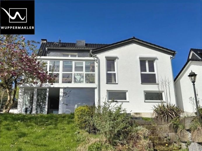 Modernes Familienparadies in Wuppertal-Heckinghausen – kernsaniertes Einfamilienhaus mit Fernblick – Photo 1