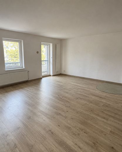 Чудова 4-кімнатна квартира | 135 м² | Балкон | 2 ванні кімнати | Вбудована кухня | Сад – Wohnzimmer