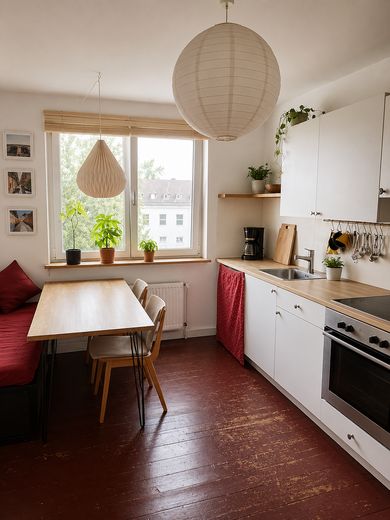 Helle 2 Zimmer-Wohnung für Singles, WG oder Pärchen – Küche