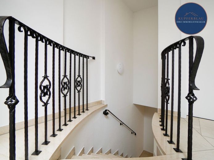 Sanierter Bungalow mit traumhaftem Garten in ruhiger Lage in Rheinbach-Stadt – Treppe