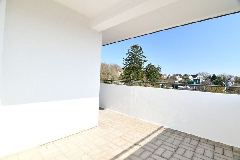 Top geschnittene 4 Zi Whg mit Lift nahe dem Kurpark – Loggia aktuell