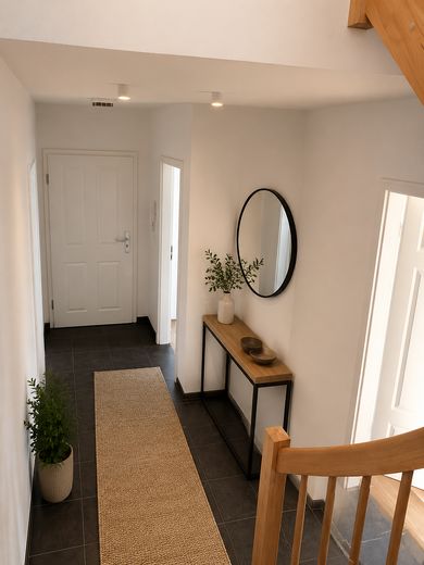 Attraktive 3-Zimmer-Maisonette mit Balkon und Schlossblick in zentraler Lage von Schwerin – Eingang