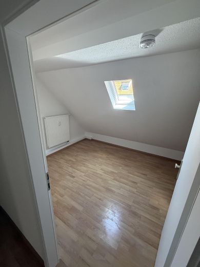 11 Zimmer auf drei Etagen – Haus in St. Johann-Würtingen, 2014 kernsaniert – Zimmer