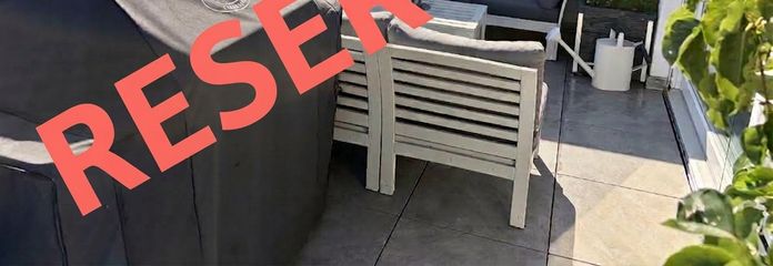¡Reservado! Ático moderno sin comisión con una gran terraza soleada en la azotea y plaza de aparcamiento