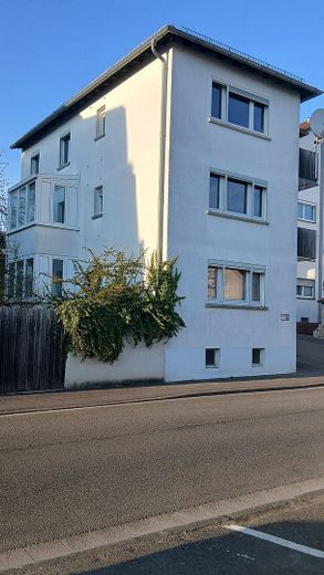 MFH mit 3 Wohnungen - Zentrale Lage - Freistehend – Foto 1