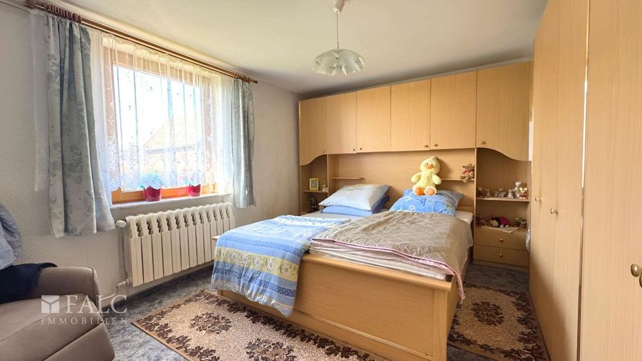 ***Einfamilienhaus in ruhiger Lage auf großem Grundstück - viel Raum für Ihre Ideen*** – Schlafzimmer