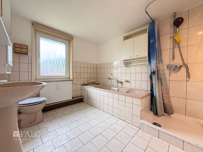PROVISIONSFREI***Haushälfte - Eine Eigentumswohnung mit 2 Einheiten in Vogelbeck*** – Badezimmer OG