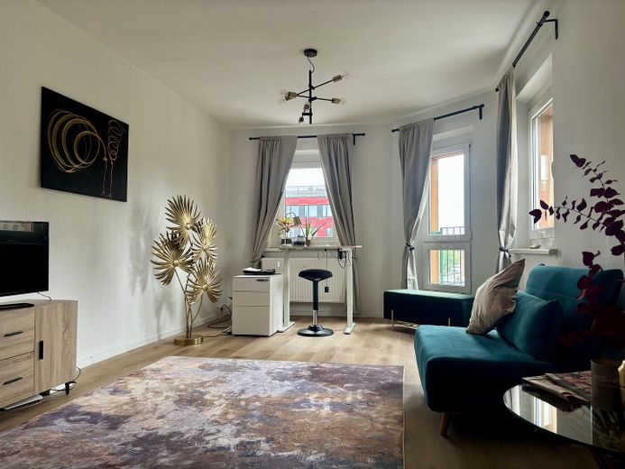 Ambiance penthouse avec vue sur la Spree - appartement lumineux de 4,5 pièces à Friedrichshain – Wohnzimmer mit Spreeblick 