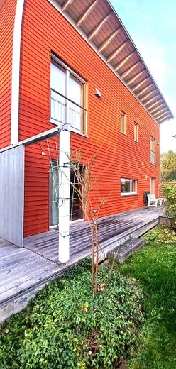 Gartenseite mit Terrasse