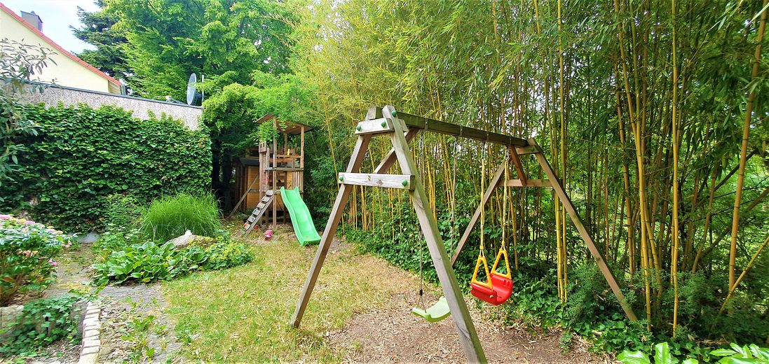 Viel Platz für die Familie am Marienbergpark – 160 m², 6 Zimmer, 2 Bäder, Südbalkon & Garage – Doppelschaukel