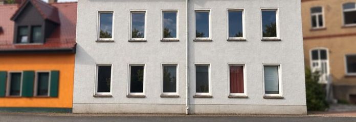 Spacious Property with Potential for Versatile Residential and Commercial Concepts