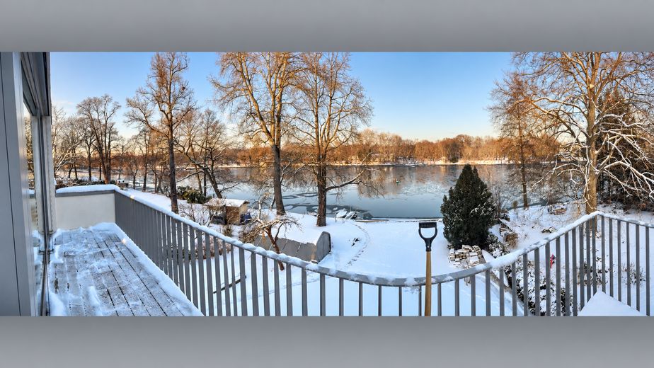 Vistas despejadas de 180° al Spree y vistas a zonas verdes - ático tipo maisonette en casa de tres viviendas – DG - Terrasse zur Spree Winter